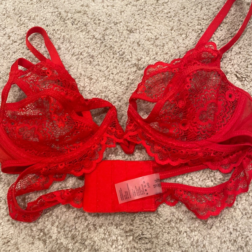 In mint condition, never fit me so I have not worn it.